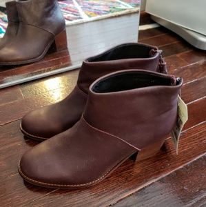 NWT Tom's Leila leather booties